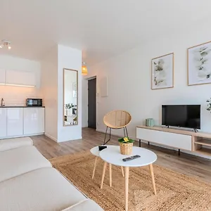Europe/flandres Stations With Balcony! , Lille France